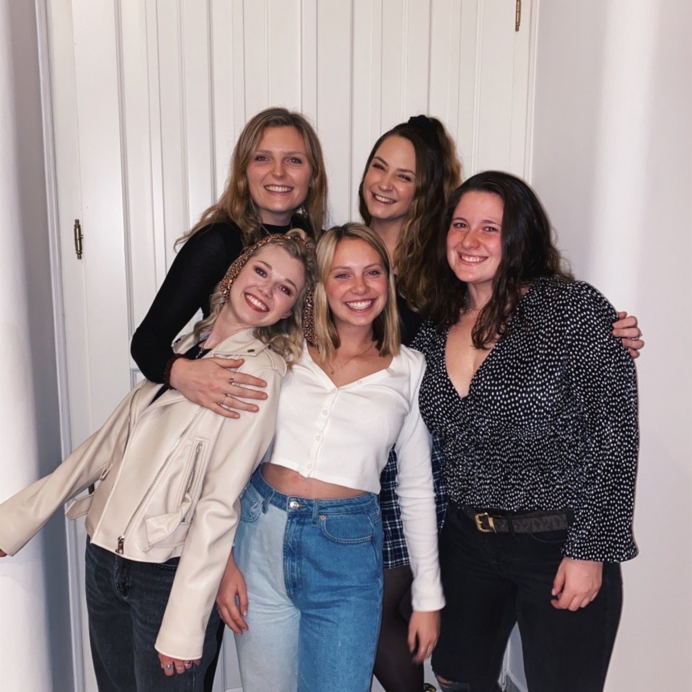 Meet your Posher, Hallie